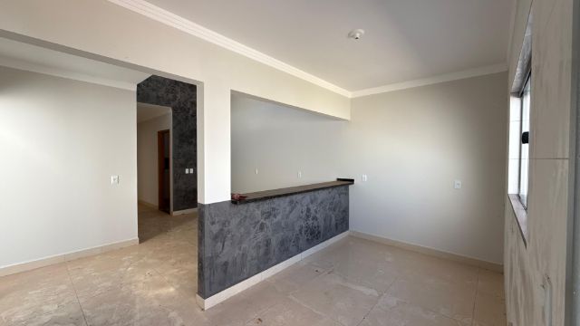 Casa com 150m² 3 quartos e 1 banheiro, à venda, no bairro Residencial Abussafe em Cambé