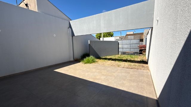 Casa com 150m² 3 quartos e 1 banheiro, à venda, no bairro Residencial Abussafe em Cambé