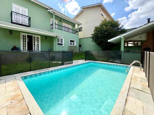 Casa com 550m² 3 quartos e 5 banheiros, à venda ou para alugar, no bairro Alphaville em Santana de Parnaíba