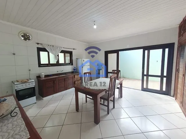Casa 3 quartos e 1 banheiro, à venda, no bairro Indaiá em Caraguatatuba