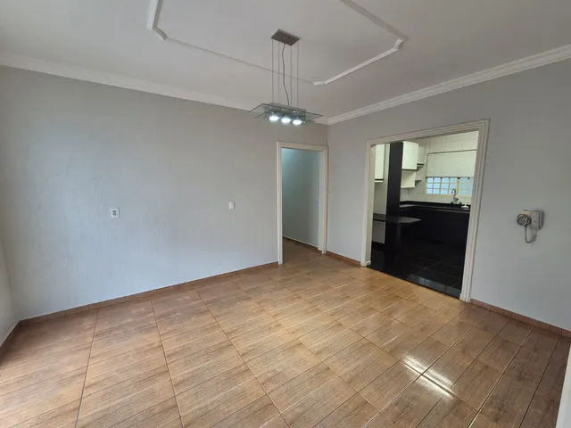 Casa com 176m² 4 quartos e 4 banheiros, à venda, no bairro Parque Jamaica em Londrina