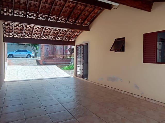 Casa com 250m² 3 quartos e 1 banheiro, à venda, no bairro Jardim Califórnia em Cambé