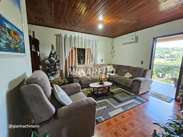 Casa com 196m² 5 quartos e 2 banheiros, à venda, no bairro Dos Estudantes em Ipira