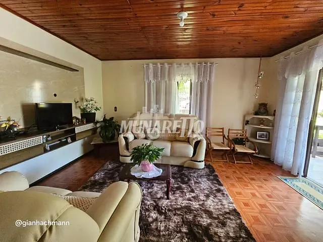 Casa com 196m² 5 quartos e 2 banheiros, à venda, no bairro Dos Estudantes em Ipira