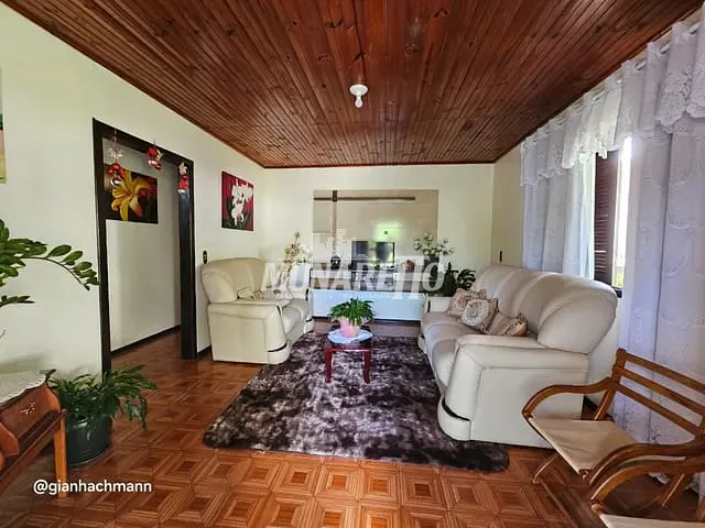 Casa com 196m² 5 quartos e 2 banheiros, à venda, no bairro Dos Estudantes em Ipira