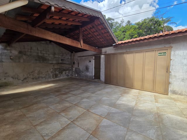 Casa com 196m² 2 quartos e 1 banheiro, à venda ou para alugar, no bairro Conjunto Habitacional Vereador Reinaldo Luiz Moreira em Águas da Prata