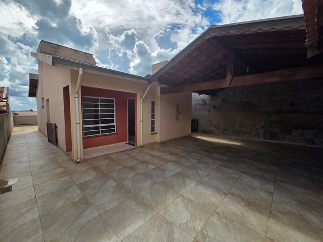 Casa com 196m² 2 quartos e 1 banheiro, à venda ou para alugar, no bairro Conjunto Habitacional Vereador Reinaldo Luiz Moreira em Águas da Prata