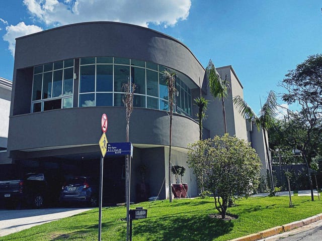 Casa com 481m² 4 quartos e 6 banheiros, para alugar, no bairro Alphaville em Barueri