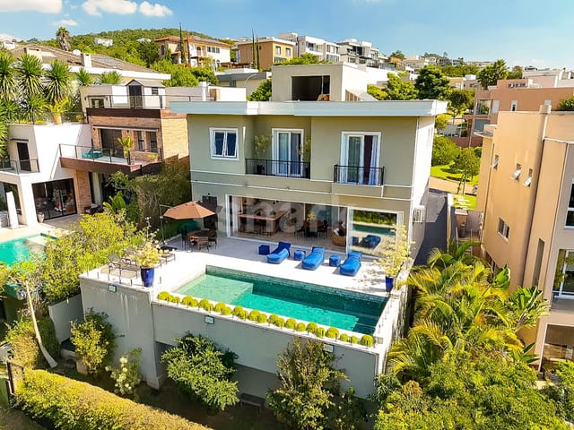 Casa com 574m² 4 quartos e 7 banheiros, à venda, no bairro Alphaville em Santana de Parnaíba
