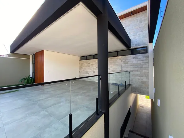 Casa 3 quartos e 3 banheiros, à venda, no bairro Universitário em Londrina