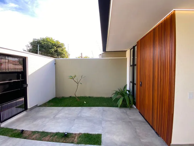 Casa 3 quartos e 3 banheiros, à venda, no bairro Universitário em Londrina