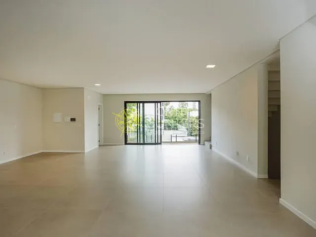 Casa com 288m² 3 quartos e 4 banheiros, à venda, no bairro América em Joinville