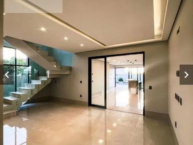 Casa com 300m² 4 quartos e 3 banheiros, à venda, no bairro Jardim Imperial em Cuiabá