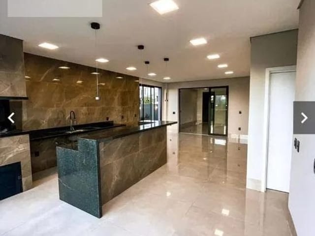 Casa com 300m² 4 quartos e 3 banheiros, à venda, no bairro Jardim Imperial em Cuiabá