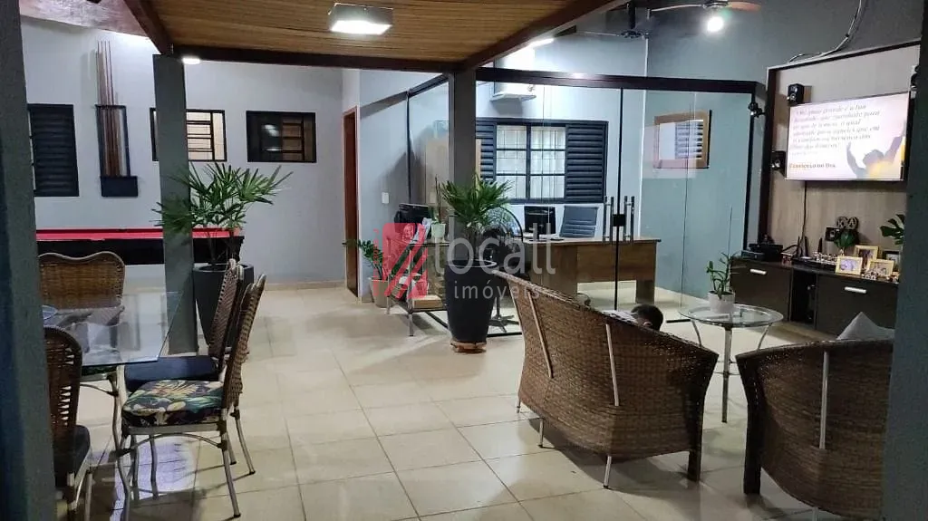 Casa com 2 quartos à venda, 250m² — foto 2 de 10