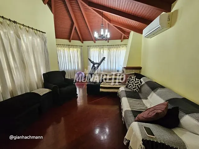 Casa com 204m² 3 quartos e 3 banheiros, à venda, no bairro Centro em Piratuba