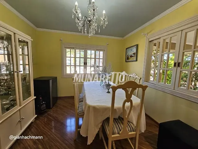 Casa com 204m² 3 quartos e 3 banheiros, à venda, no bairro Centro em Piratuba