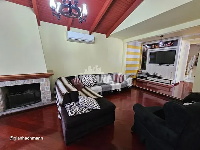 Casa com 204m² 3 quartos e 3 banheiros, à venda, no bairro Centro em Piratuba
