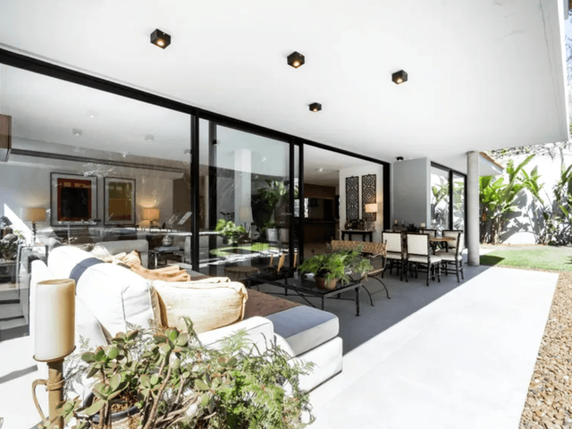 Casa com 600m² 3 quartos e 4 banheiros, à venda ou para alugar, no bairro Jardim Guedala em São Paulo