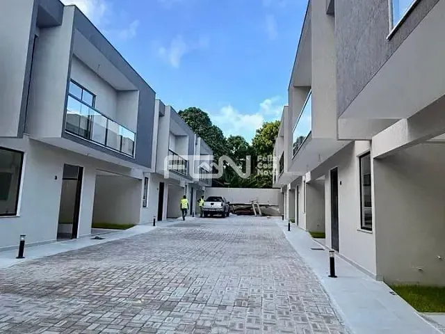 Casa 3 quartos e 4 banheiros, à venda, no bairro Buraquinho em Lauro de Freitas