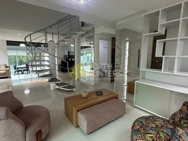 Casa com 450m² 4 quartos e 6 banheiros, para alugar, no bairro Jurerê em Florianópolis