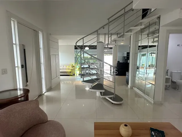 Casa com 450m² 4 quartos e 6 banheiros, para alugar, no bairro Jurerê em Florianópolis