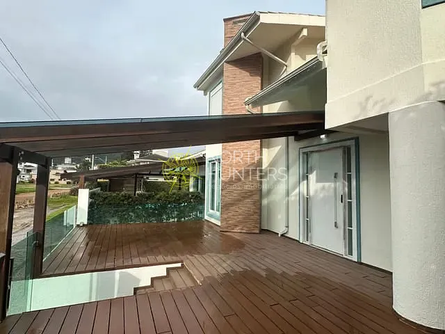 Casa com 450m² 4 quartos e 6 banheiros, para alugar, no bairro Jurerê em Florianópolis
