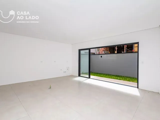 Casa 3 quartos e 2 banheiros, à venda, no bairro Santa Cândida em Curitiba
