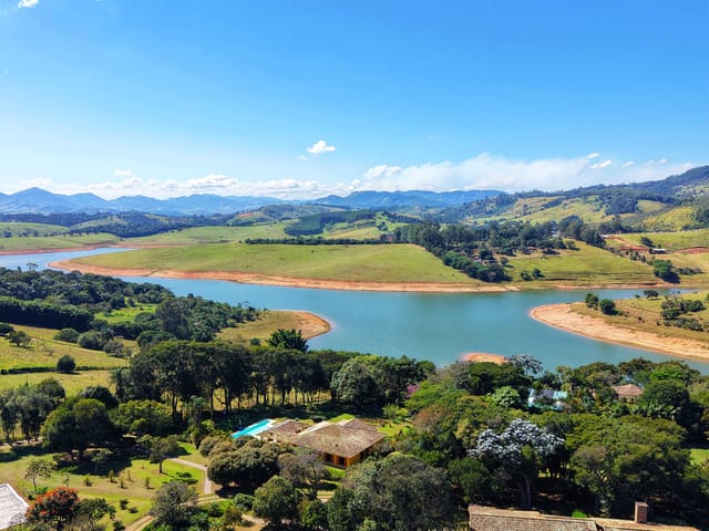 Casa com 5900m² 6 quartos e 4 banheiros, à venda, no bairro 01 em Piracaia