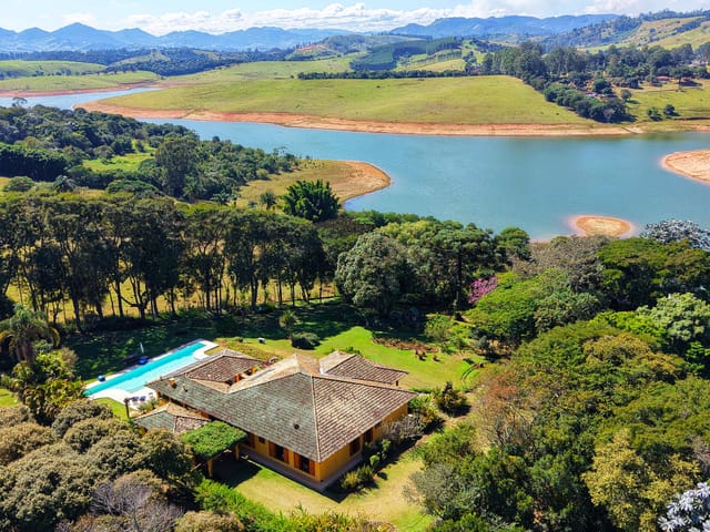 Casa com 5900m² 6 quartos e 4 banheiros, à venda, no bairro 01 em Piracaia