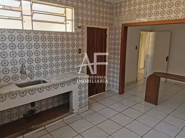 Casa com 250m², para alugar, no bairro Jardim Maria Augusta em Taubaté