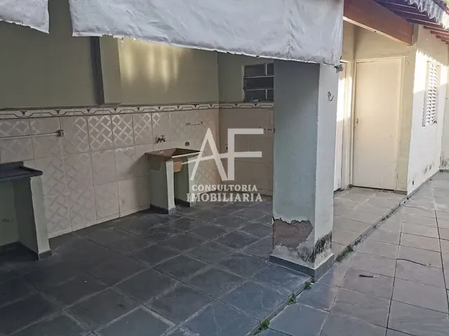 Casa com 250m², para alugar, no bairro Jardim Maria Augusta em Taubaté