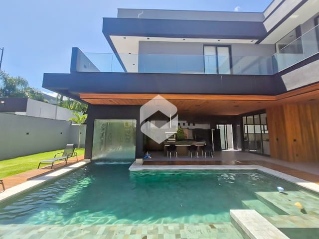Casa com 600m² 5 quartos e 9 banheiros, à venda, no bairro Barra da Tijuca em Rio de Janeiro