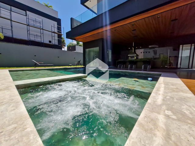 Casa com 600m² 5 quartos e 9 banheiros, à venda, no bairro Barra da Tijuca em Rio de Janeiro