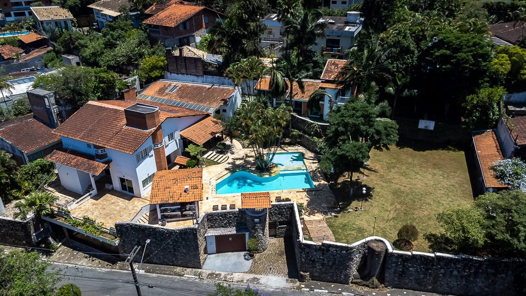 Casa para venda em Granja Viana com 6 quartos, sendo 4 suítes, 708m²