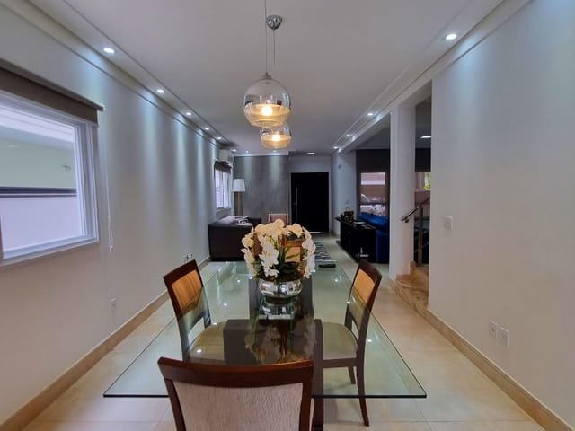 Casa com 250m² 4 quartos e 5 banheiros, à venda, no bairro Urbanova em São José dos Campos