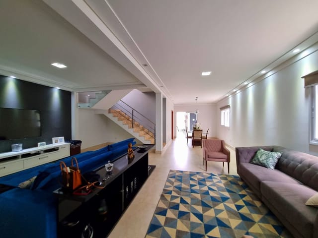 Casa com 250m² 4 quartos e 5 banheiros, à venda, no bairro Urbanova em São José dos Campos