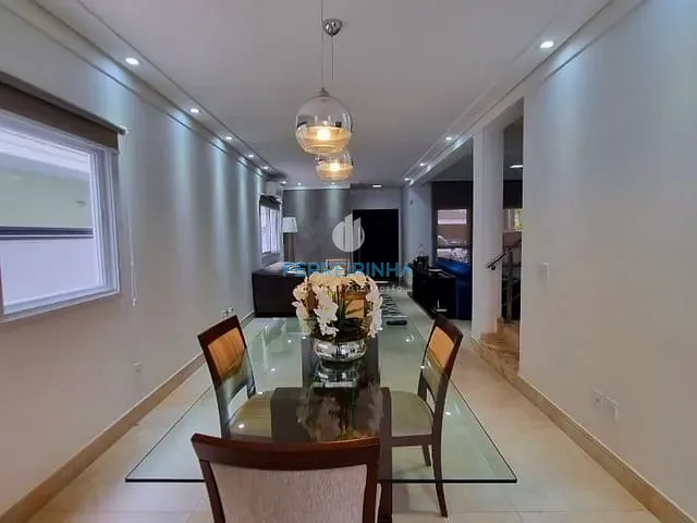 Casa com 250m² 4 quartos e 5 banheiros, à venda, no bairro Urbanova em São José dos Campos