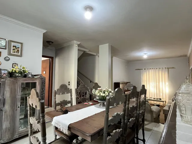 Casa com 400m² 3 quartos e 3 banheiros, para alugar, no bairro Guanabara em Londrina