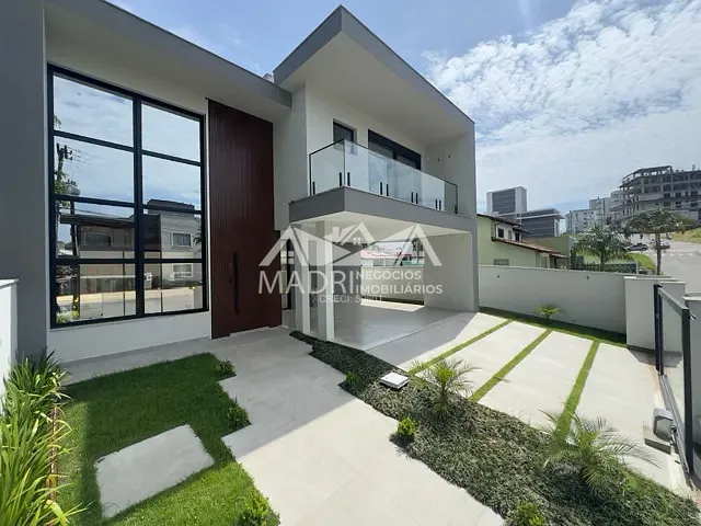Casa com 276m² 4 quartos e 5 banheiros, à venda, no bairro Pedra Branca em Palhoça