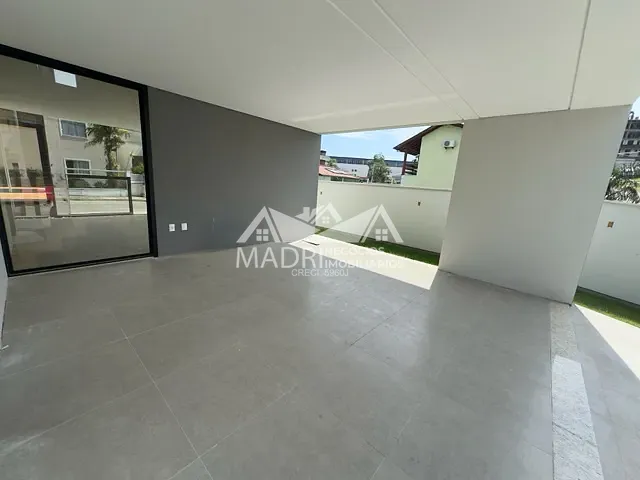 Casa com 276m² 4 quartos e 5 banheiros, à venda, no bairro Pedra Branca em Palhoça