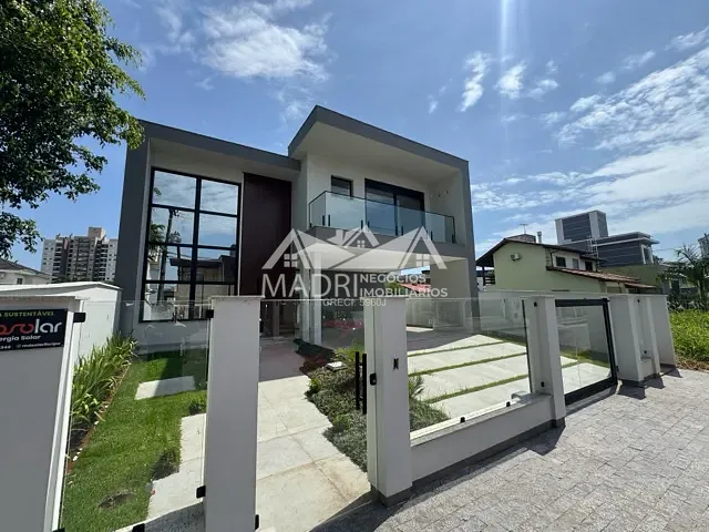 Casa com 276m² 4 quartos e 5 banheiros, à venda, no bairro Pedra Branca em Palhoça