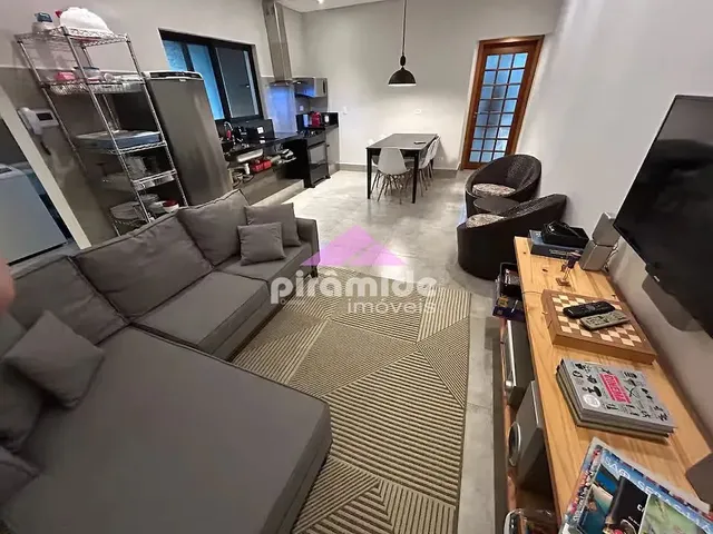 Casa com 200m² 2 quartos e 2 banheiros, à venda, no bairro Estrela Dalva em Caraguatatuba