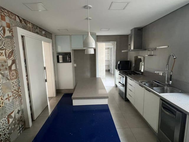 Casa com 442m² 4 quartos e 6 banheiros, para alugar, no bairro Alphaville em Santana de Parnaíba