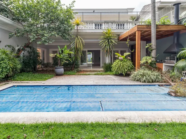 Casa com 700m² 4 quartos e 6 banheiros, à venda, no bairro Jardim Europa em São Paulo