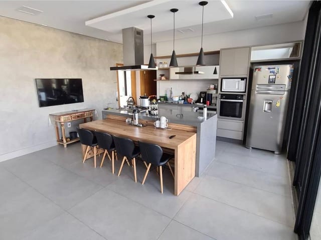 Casa com 600m² 4 quartos e 3 banheiros, à venda, no bairro Condomínio Residencial Colinas do Paratehy em São José dos Campos