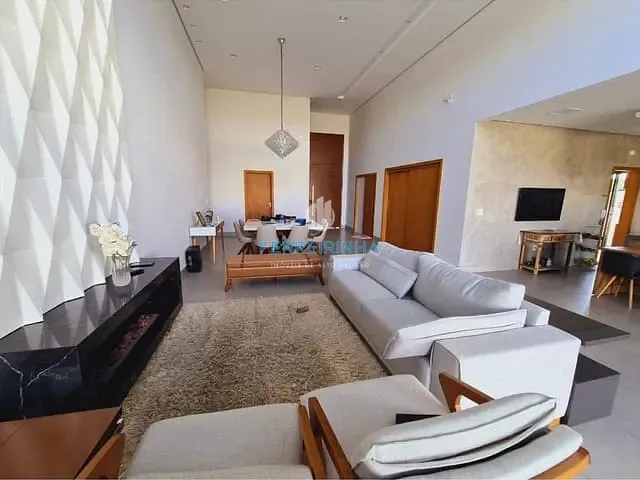 Casa com 600m² 4 quartos e 3 banheiros, à venda, no bairro Condomínio Residencial Colinas do Paratehy em São José dos Campos