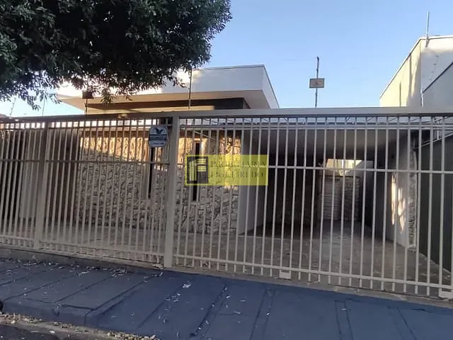 Casa com 300m² 3 quartos e 3 banheiros, para alugar, no bairro Vila Aeroporto em São José do Rio Preto