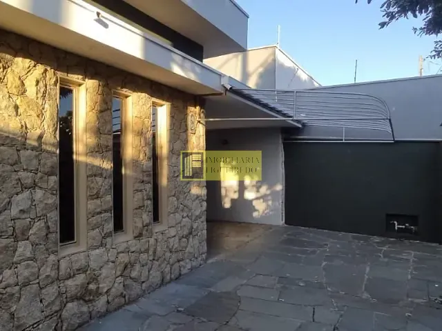 Casa com 300m² 3 quartos e 3 banheiros, para alugar, no bairro Vila Aeroporto em São José do Rio Preto