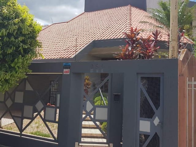 Casa 4 quartos e 2 banheiros, à venda, no bairro Jardim Vila Rica em Cambé